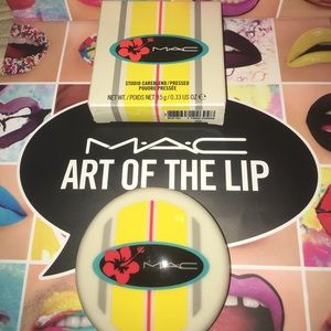 Gold Go Lightly Studio Careblend Pressed Powder